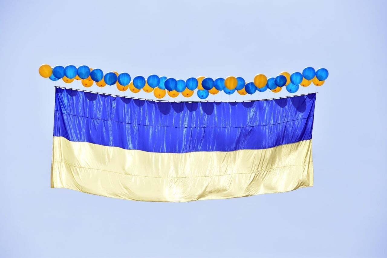 У небі над ОРДЛО з'явився прапор України