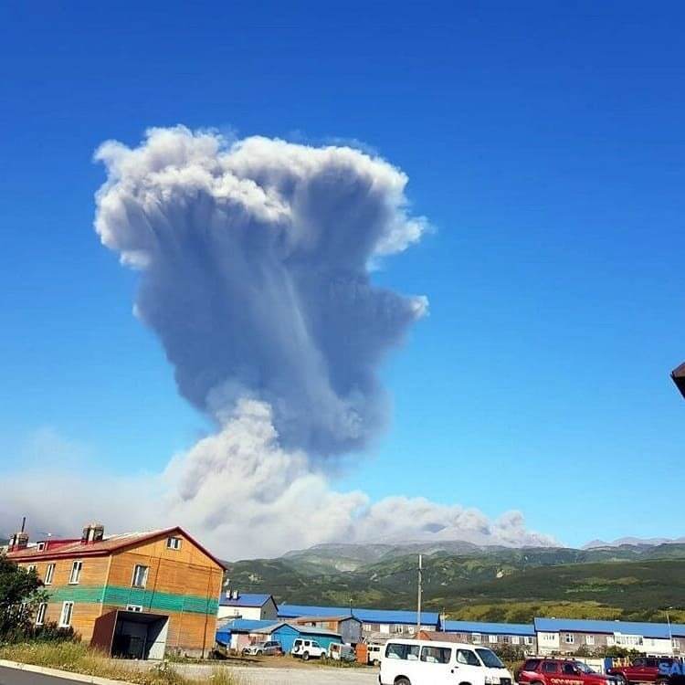Виверження вулкана Ебеко