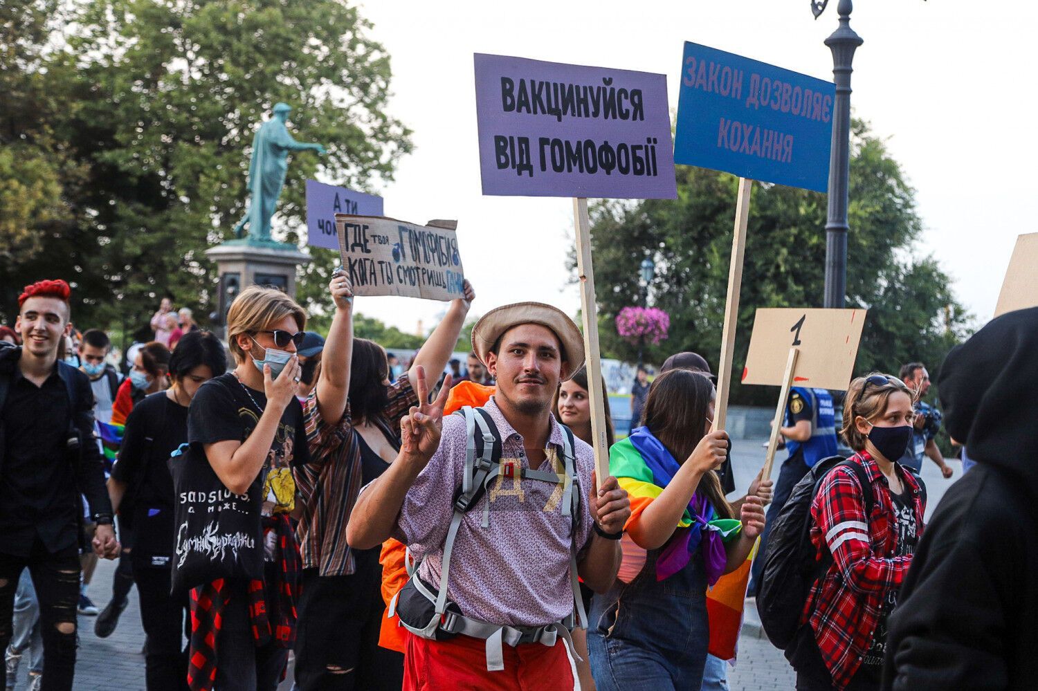 Марш ЛГБТ в Одессе закончился столкновениями и задержаниями. Фото и видео