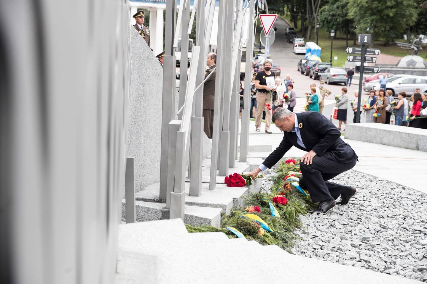Кличко открыл в столице Мемориал памяти погибшим киевлянам-участникам АТО/ООС. Фото