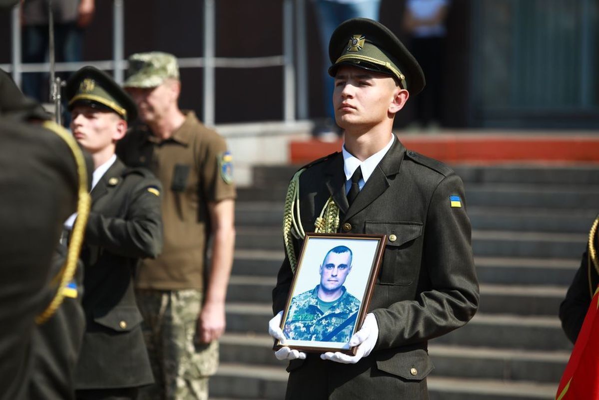 Церемония прощания прошла на площади Героев в Запорожье