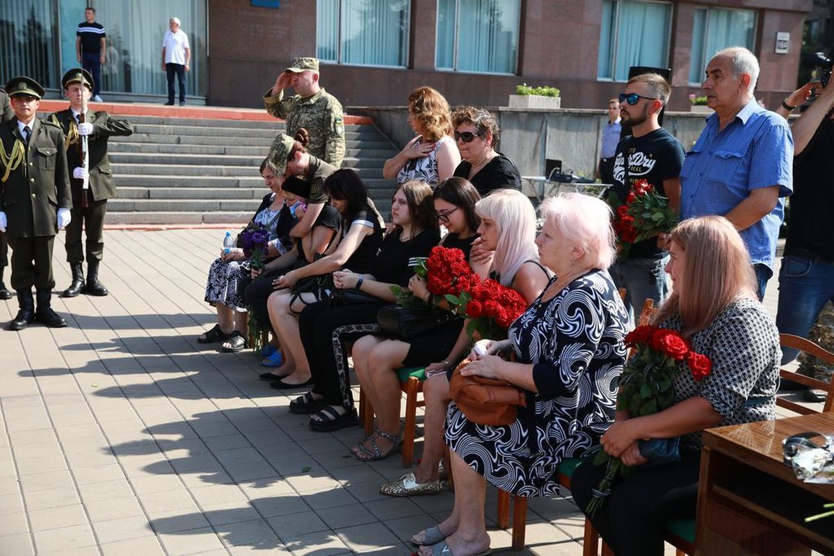 Церемонія прощання із загиблим воїном