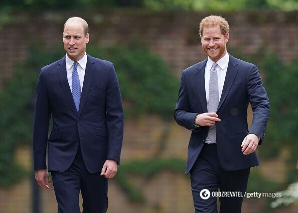Взрослые принц Гарри и принц Уильям.