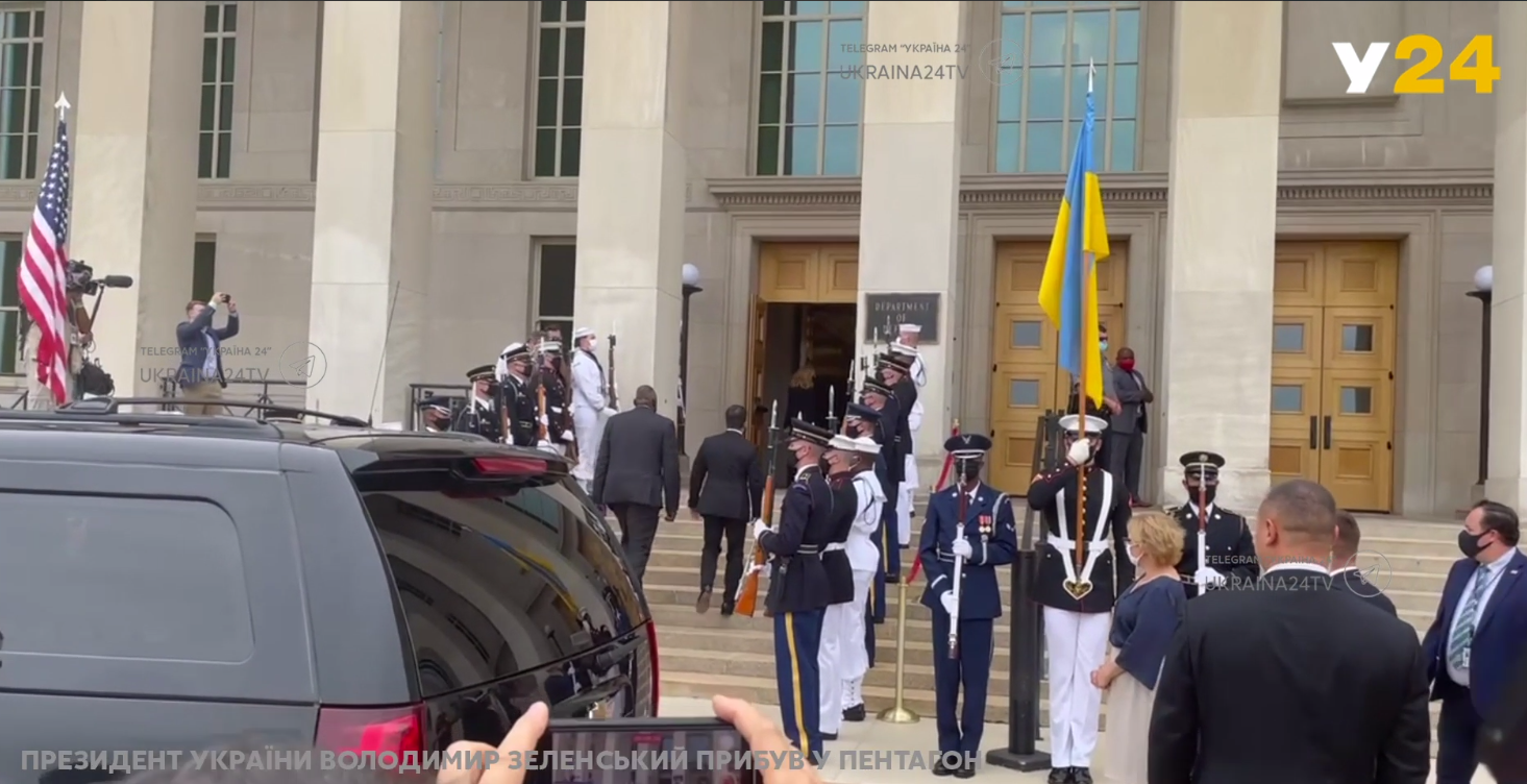 Зеленський прибув на зустріч із міністром оборони США.