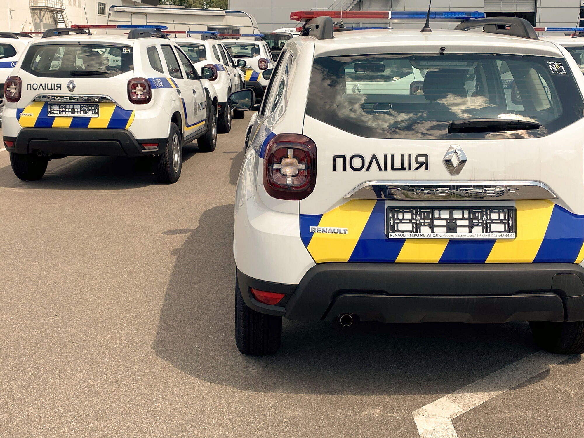 300 специально подготовленных кроссоверов Renault Duster будут служить в Национальной полиции Украины