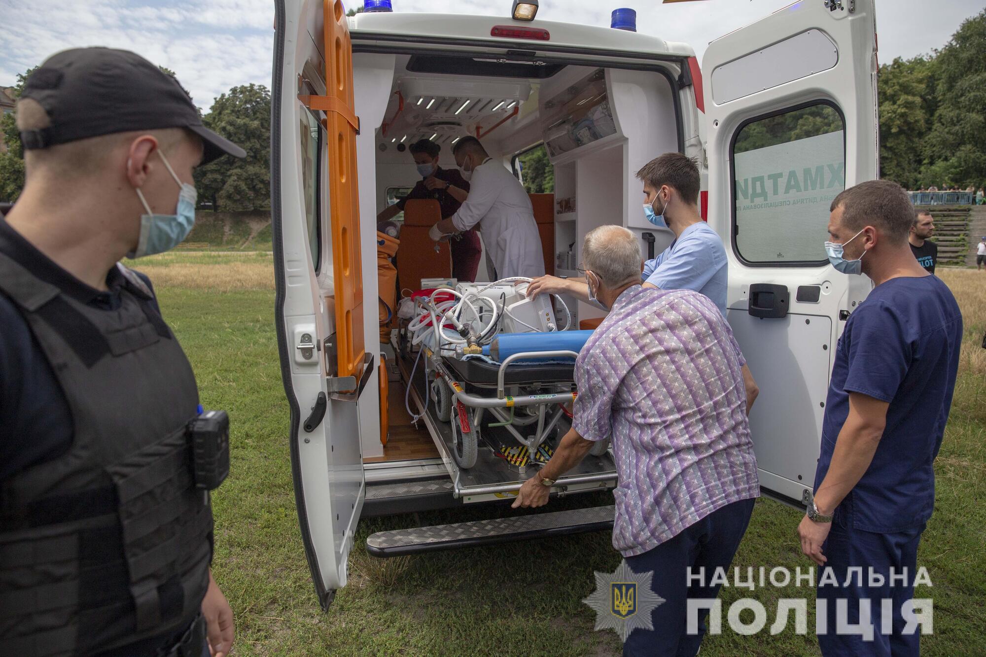 Дитину привезли на реанімаційному автомобілі швидкої допомоги