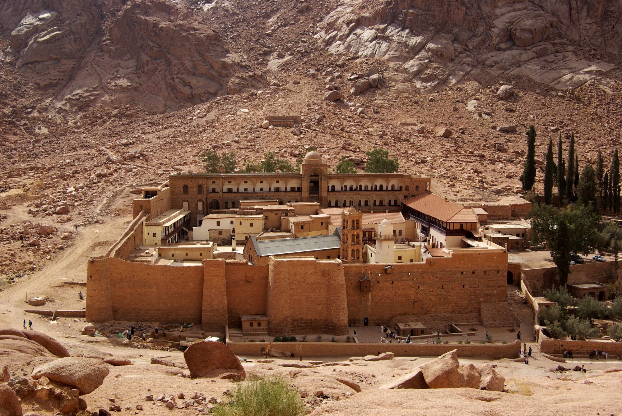 Монастир святої Катерини і гора Мойсея розташовуються в туристичному містечку Шарм-ель-Шейх