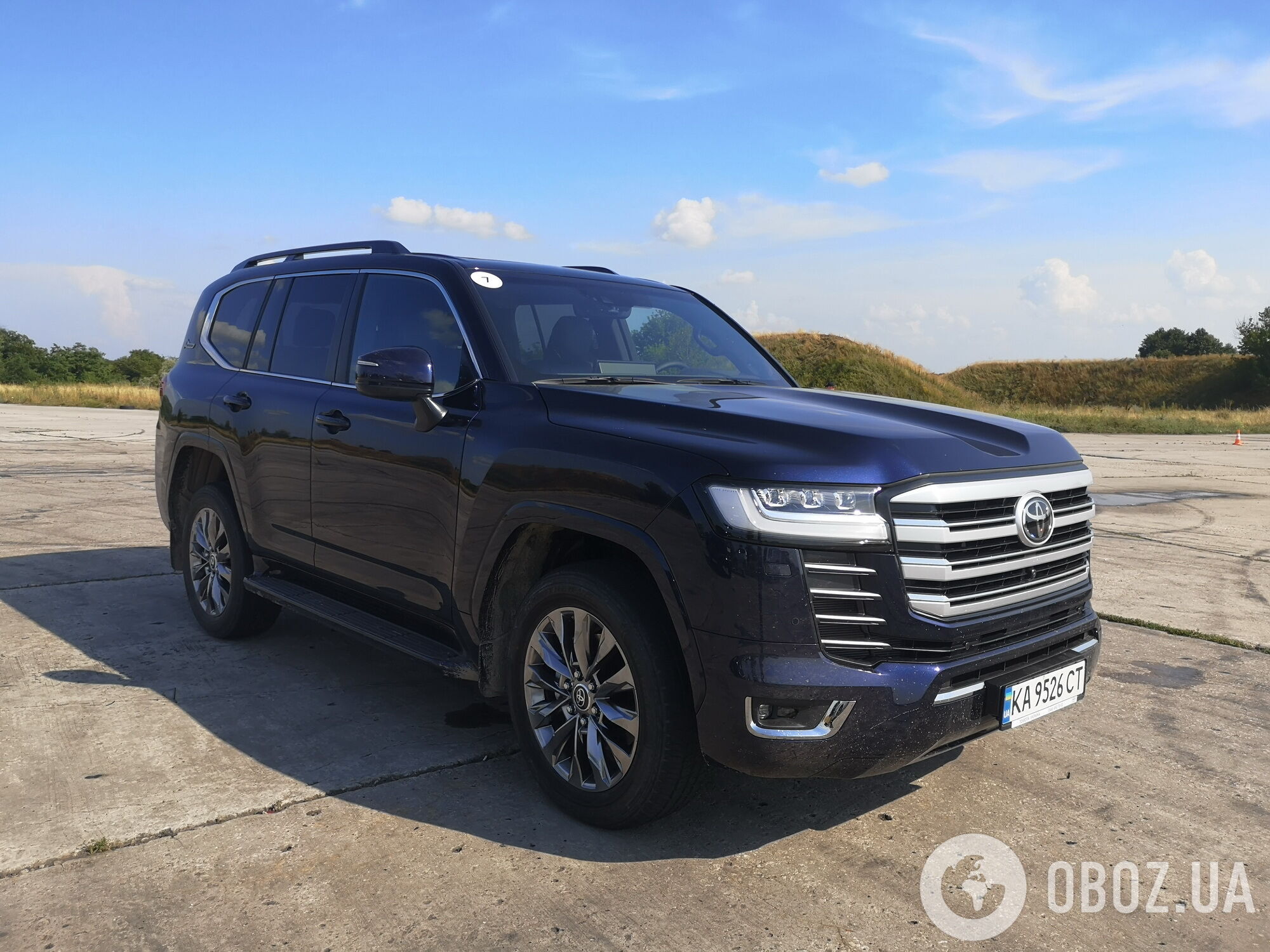 Land Cruiser 300 сохранил свою узнаваемость, прочную и надежную раму, а также высокий уровень комфорта