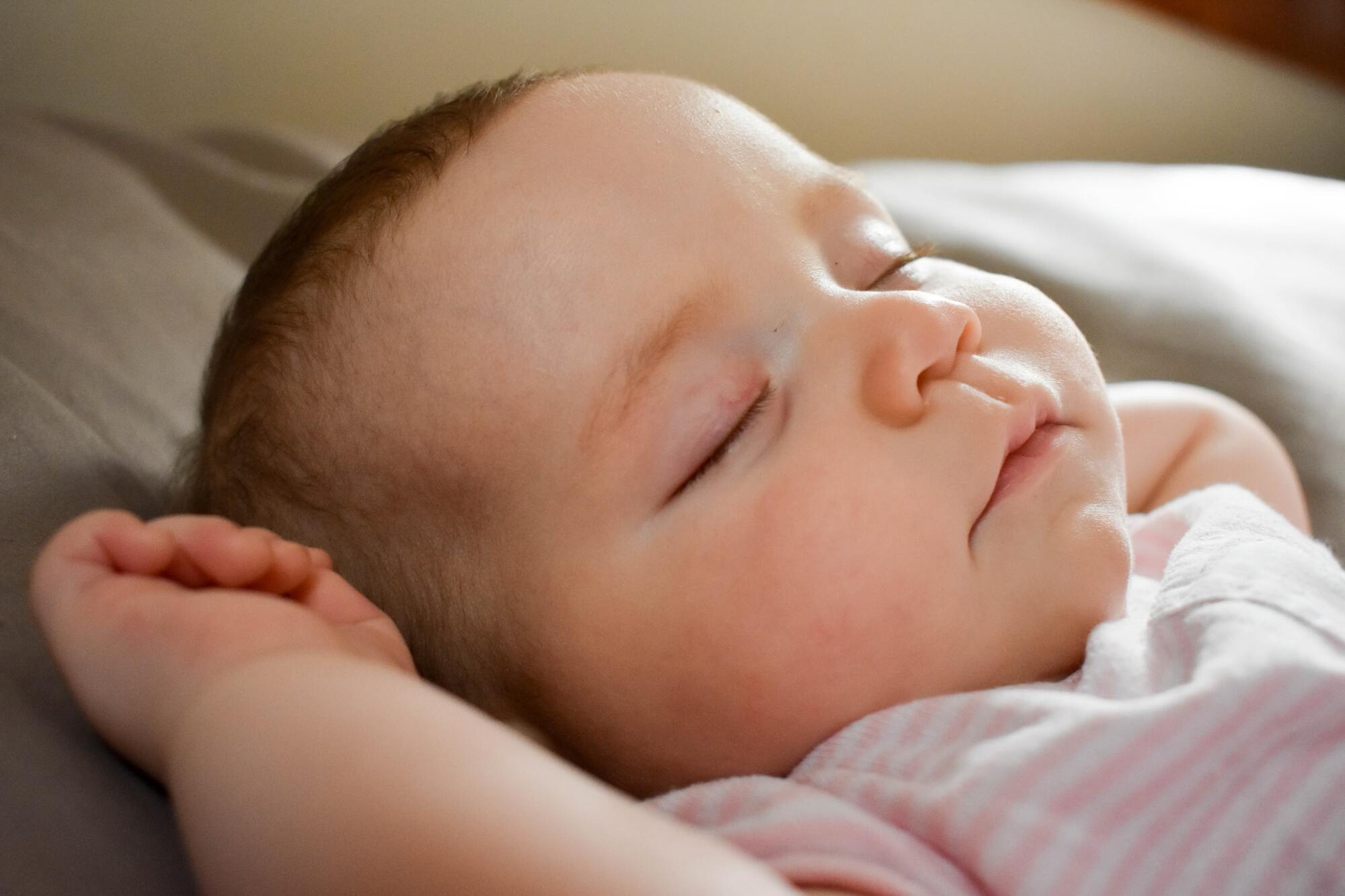 Новорожденный может спать от 14 до 17 часов в сутки