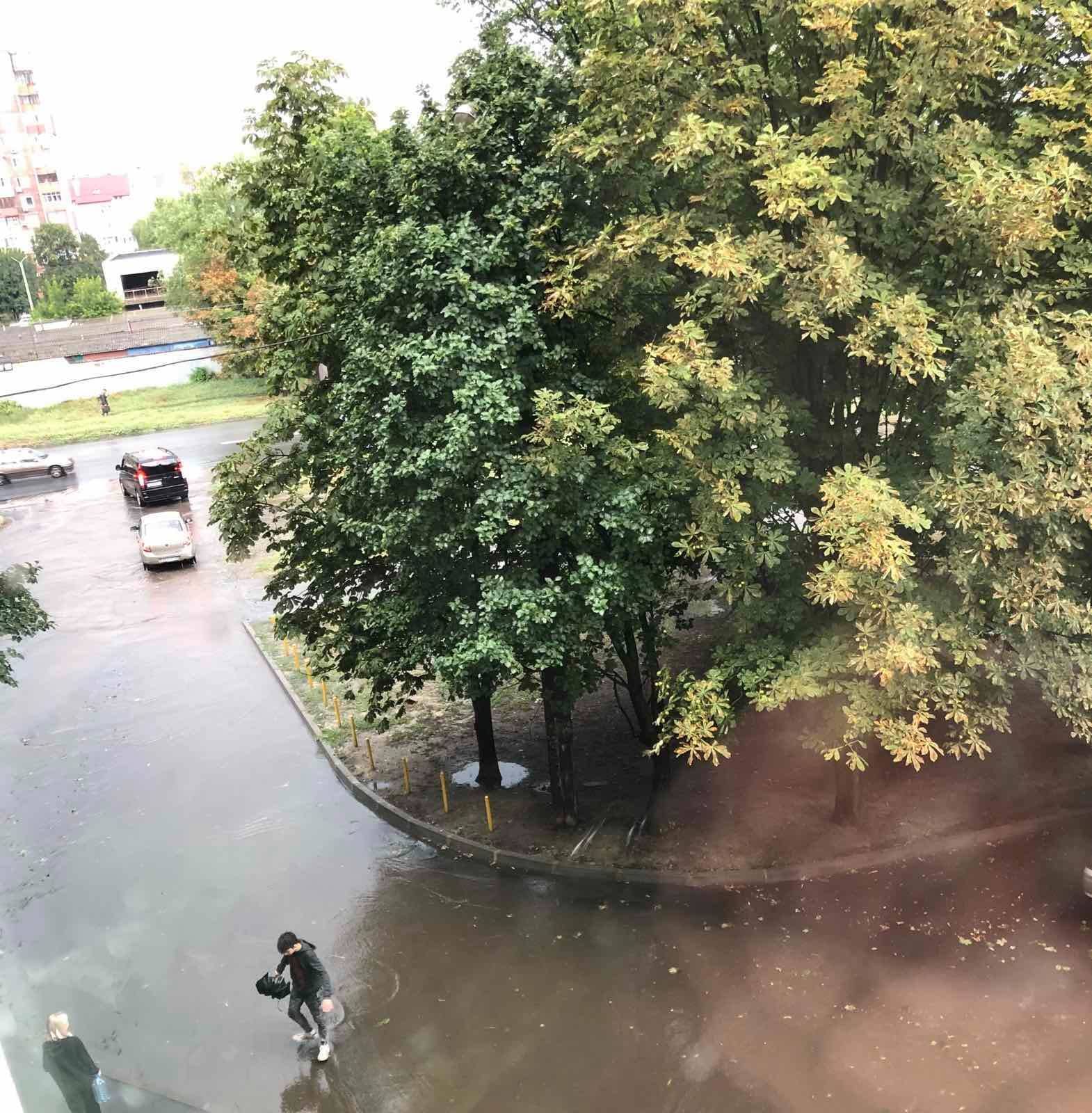 Вулиці затопило.