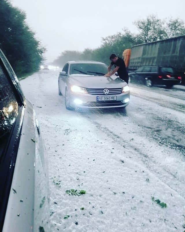 Град дуже схожий на сніг.