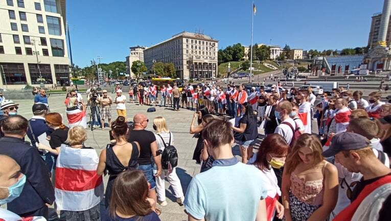 На Майдан Незалежности вышли в поддержку белорусских политзаключенных.