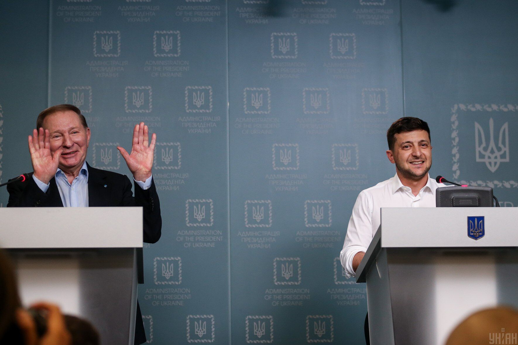 Леонид Кучма и Владимир Зеленский во время брифинга в Киеве, 3 июня 2019 года