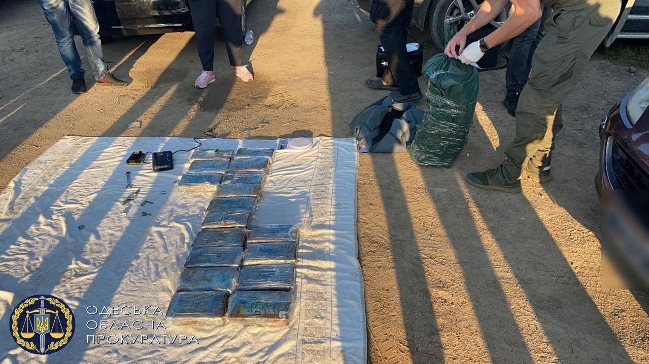 В Одесской области правоохранители изъяли 50 брикетов кокаина