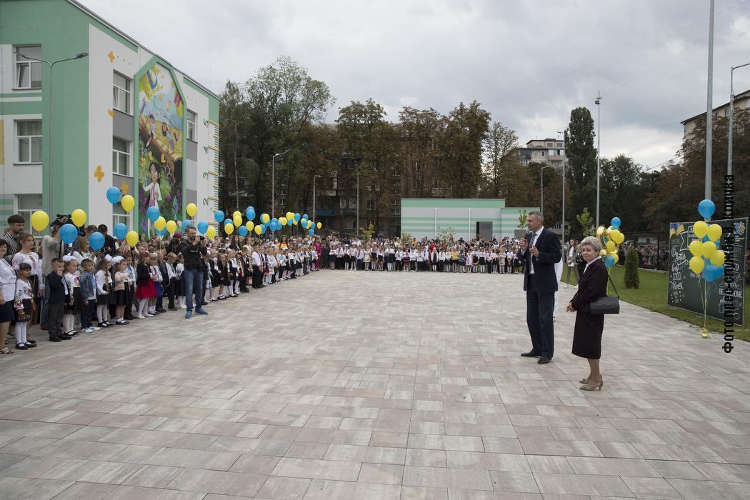 В церемонии открытия школы приняли участие Виталий Кличко и Светлана Даниленко