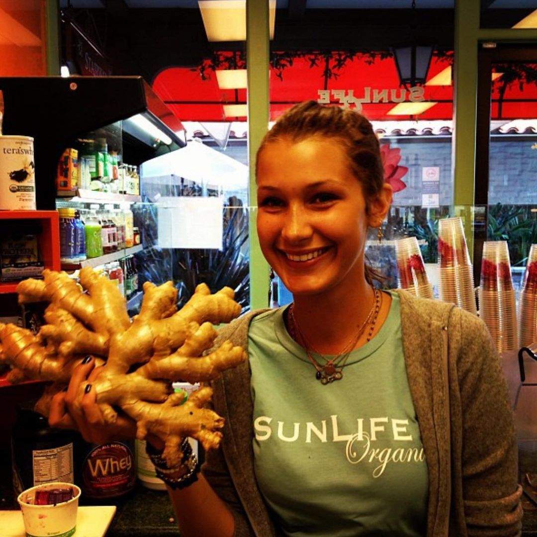 Белла Хадід працювала офіціанткою