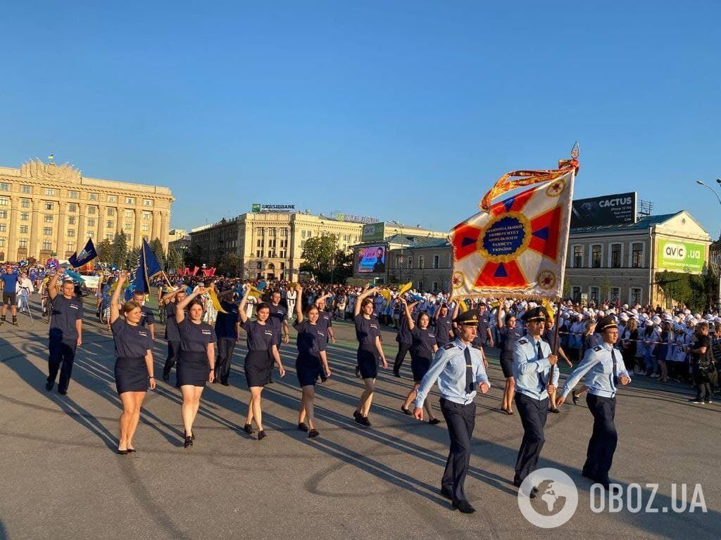 Перед участниками карнавала выступил Игорь Терехов