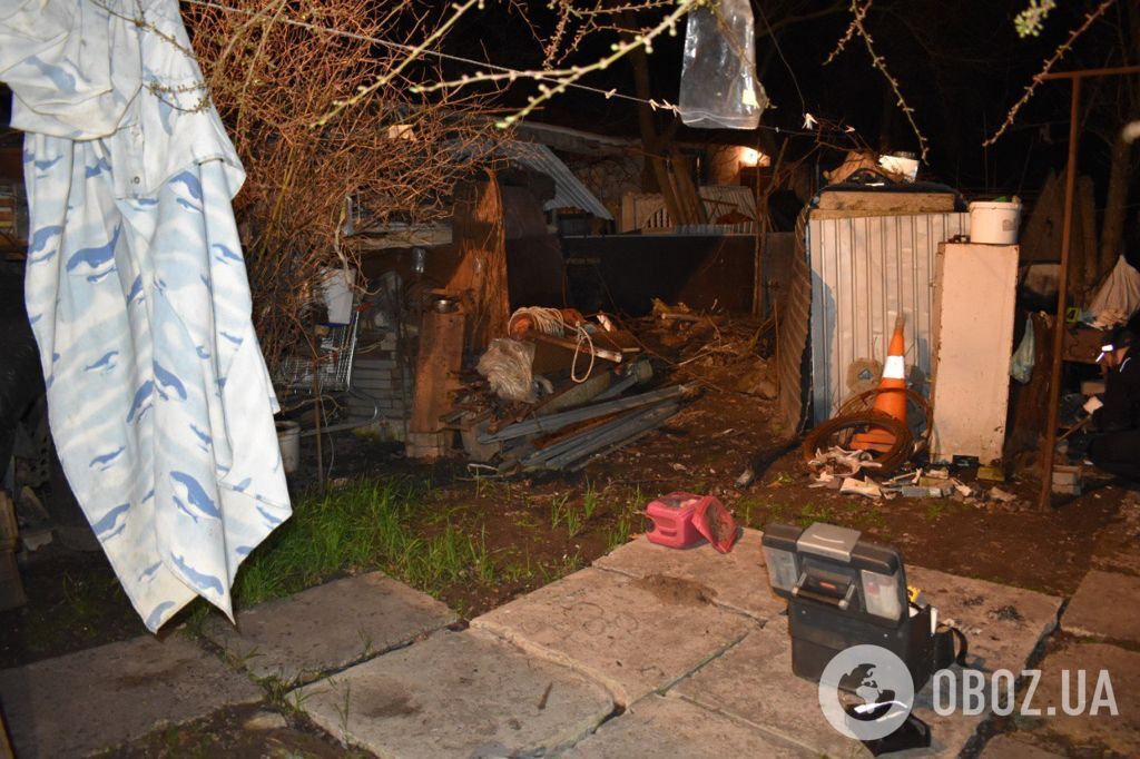 Взрыв произошел во дворе дома, где жил пострадавший.