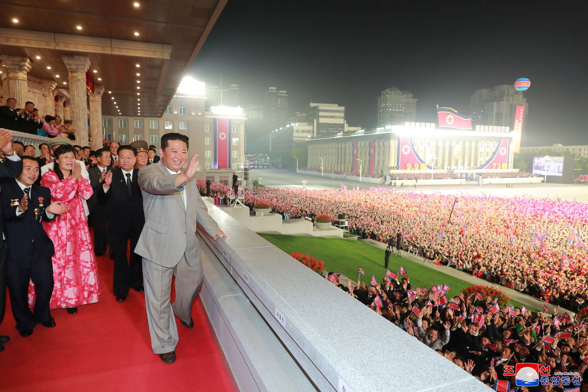 Ким Чен Ын на военном параде.