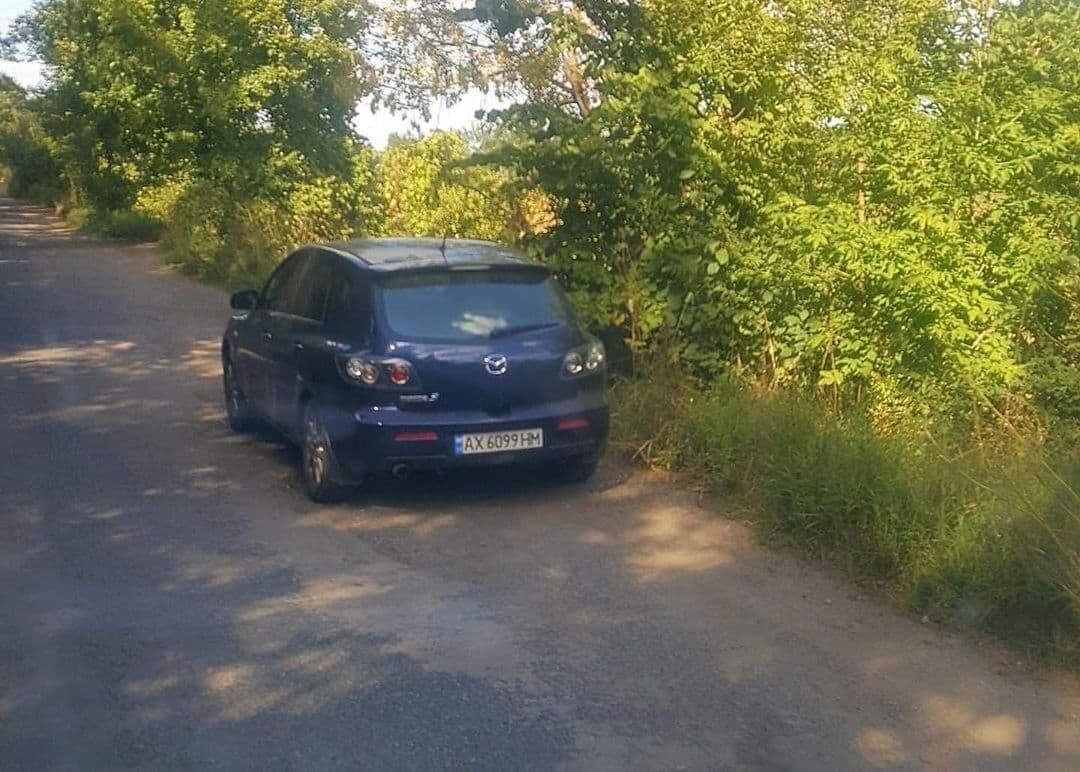 Машина "MAZDA" ДОУ АХ 6099 НМ, на которой Соляник приехала в село