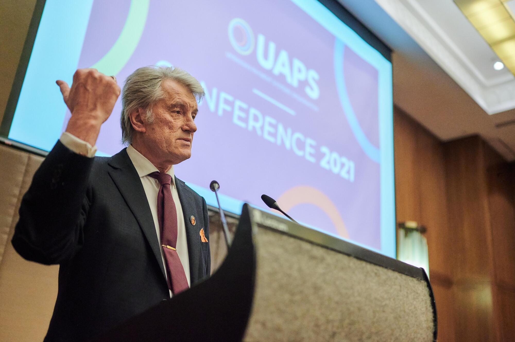 Ющенко выступил на первой конференции Украинской ассоциации платежных систем