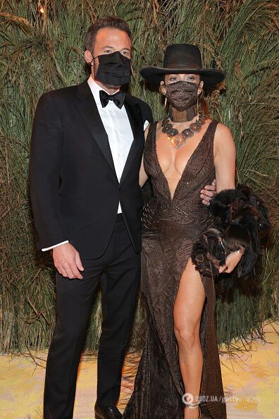 Бен Аффлек в классическом смокинге на Met Gala 2021.