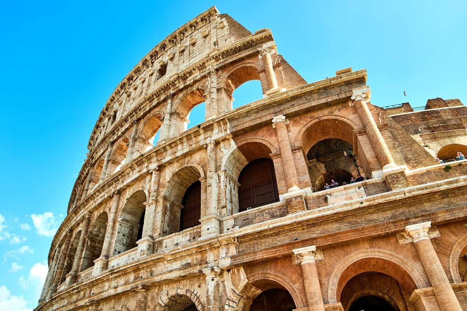 Колизей – символ силы, власти и вековой истории Рима.