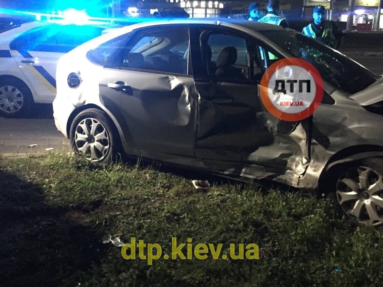 Сліди від удару на автомобілі