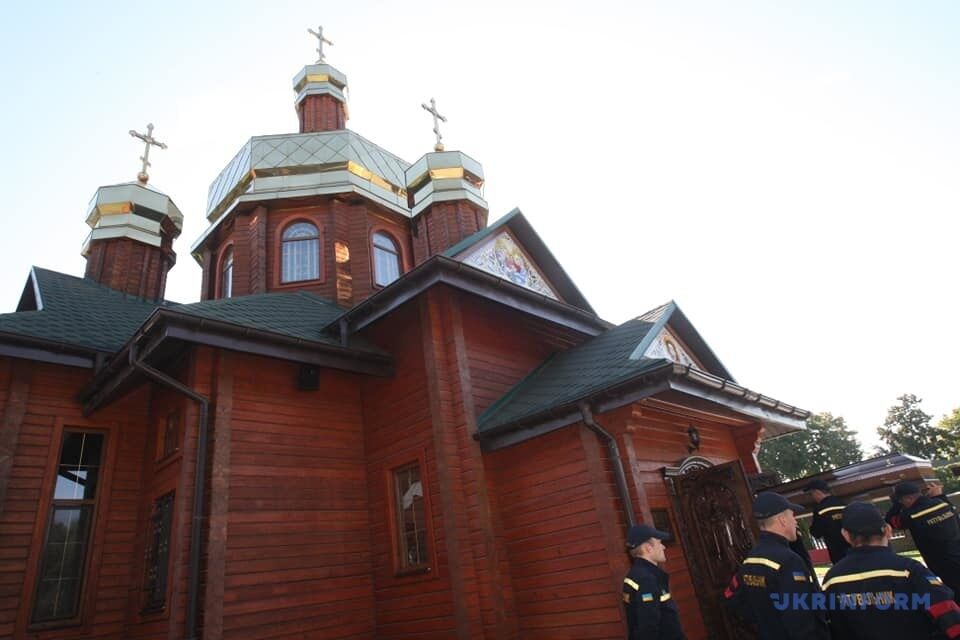 Прощались с погибшей в Храме Рождества Пресвятой Богородицы