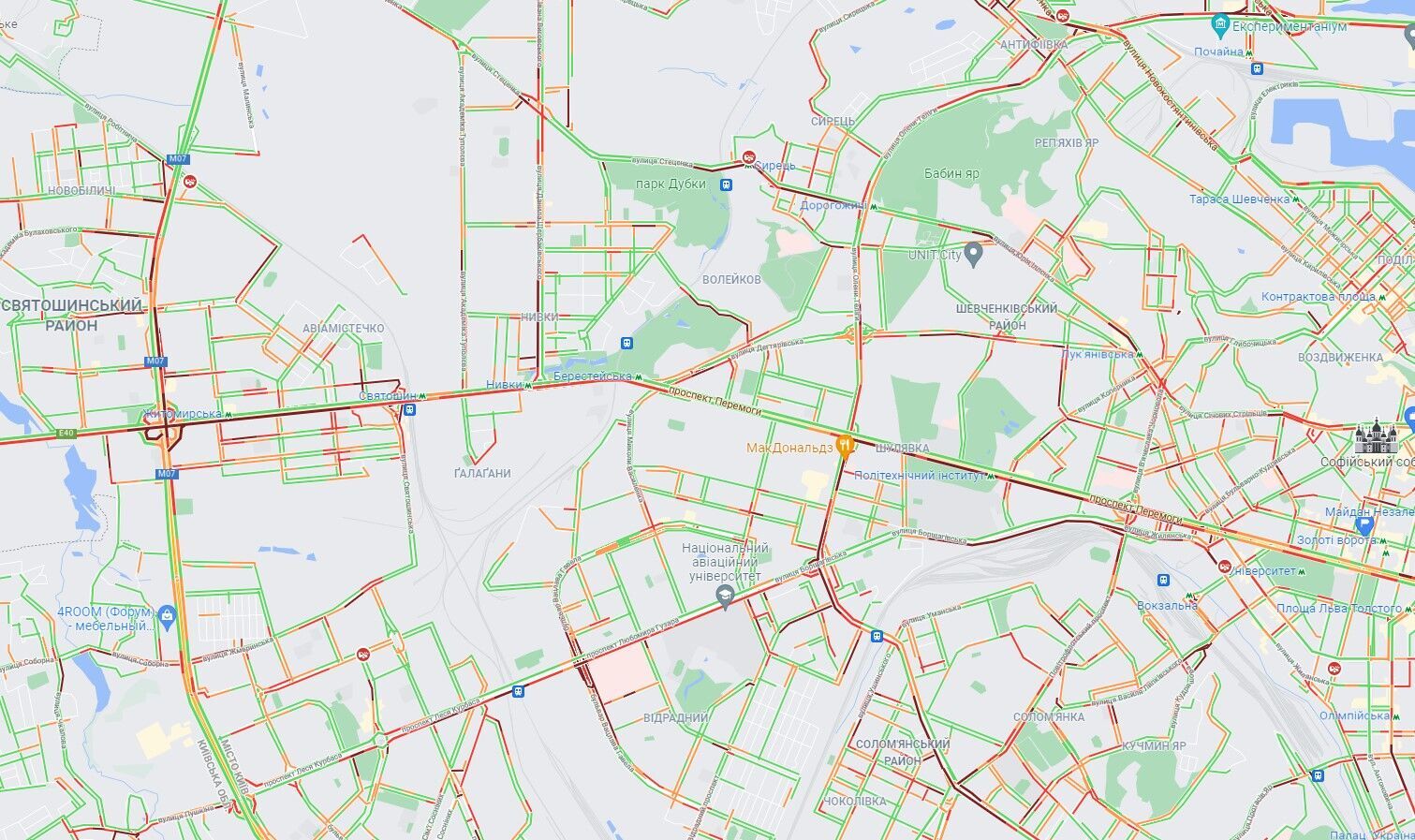 Проспекти Перемоги та Любомира Гузара.