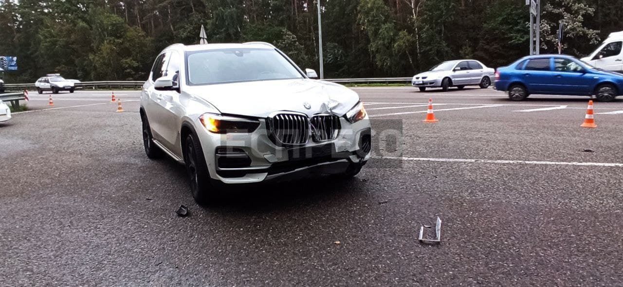 BMW протаранил машину полиции.