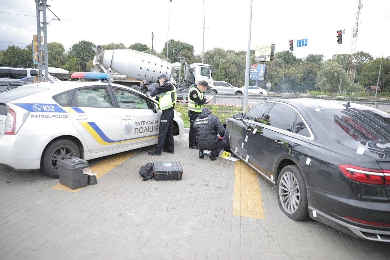 В транспортное средство попало немало пуль