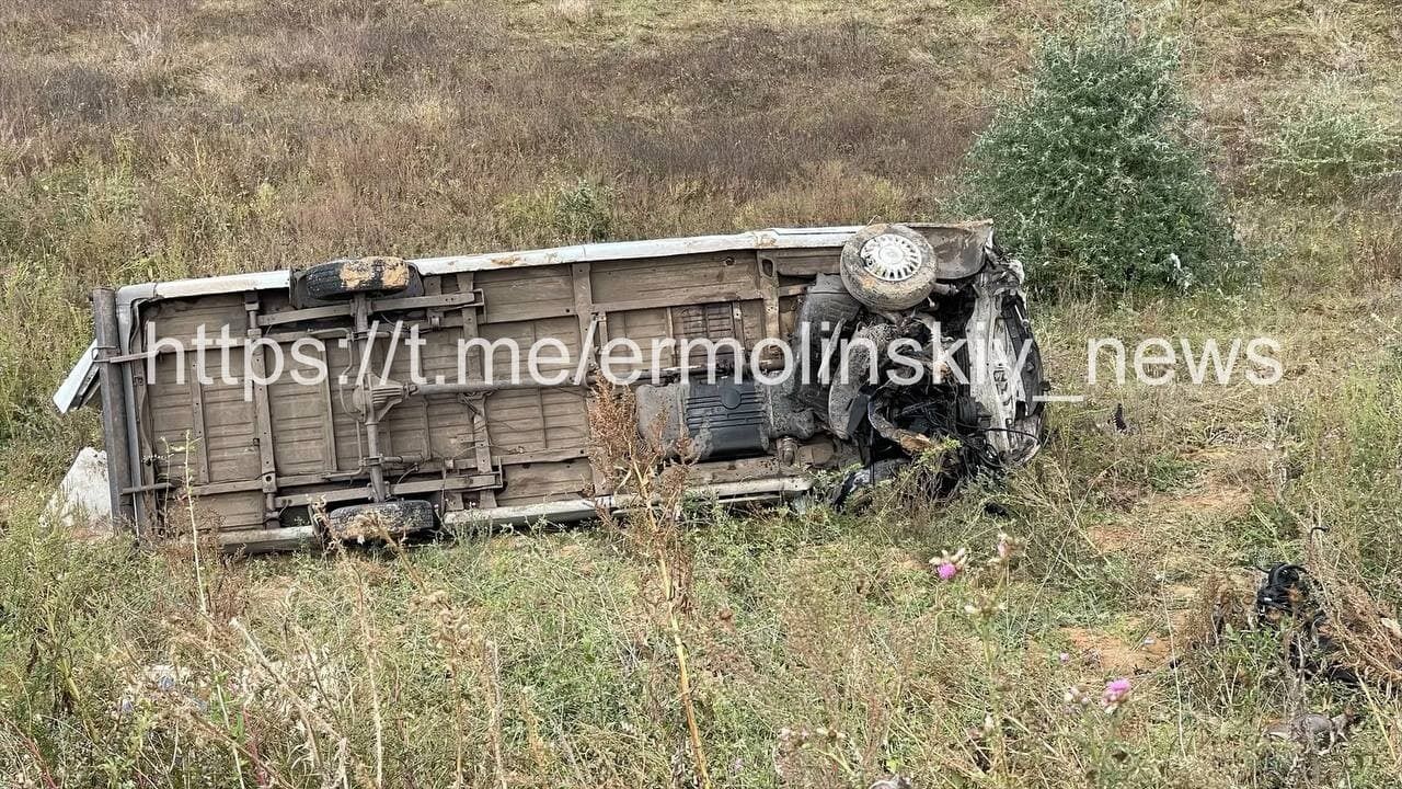 Mercedes Sprinter злетів у кювет