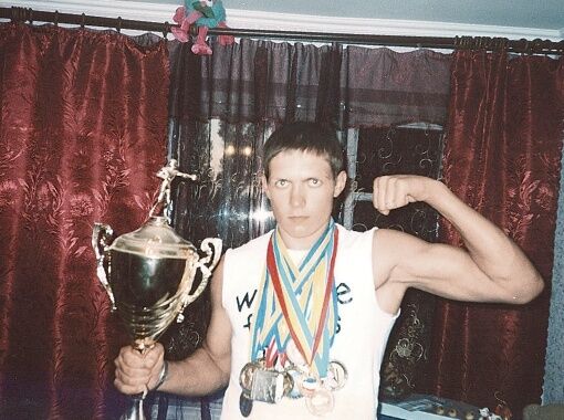 Олександр Усик із першими трофеями в боксі.