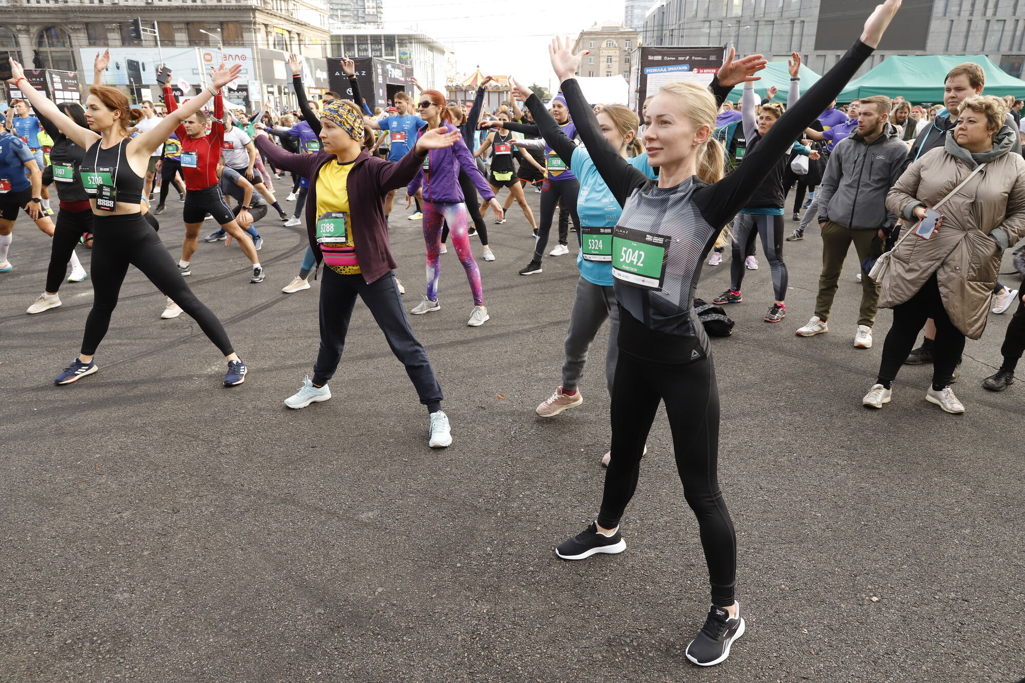 В Днепре свыше 3 тыс. бегунов приняли участие в "Almaz Group Dnipro Marathon"