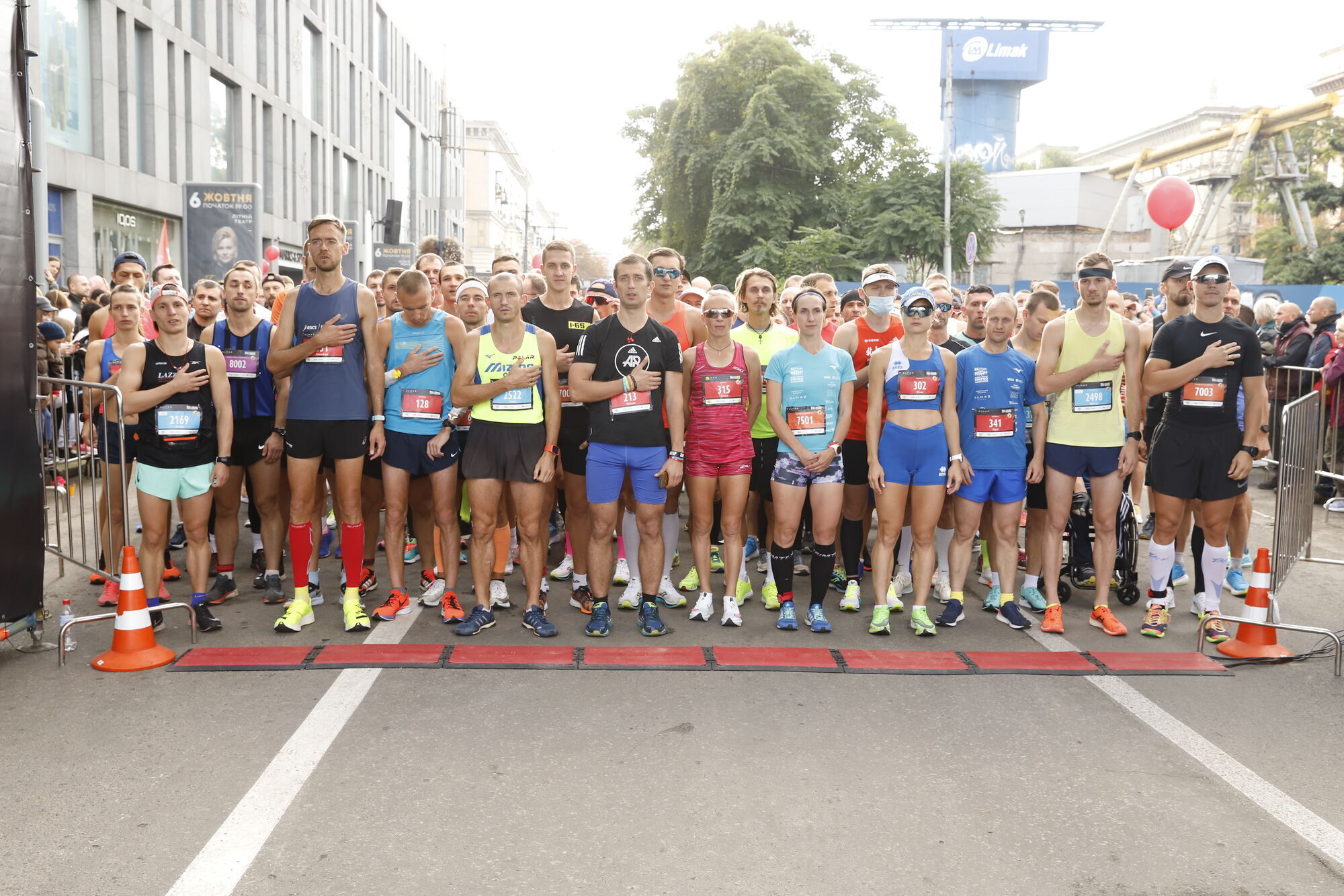 "Берегите здоровье, легких ног!" Филатов дал старт участникам марафона в Днепре