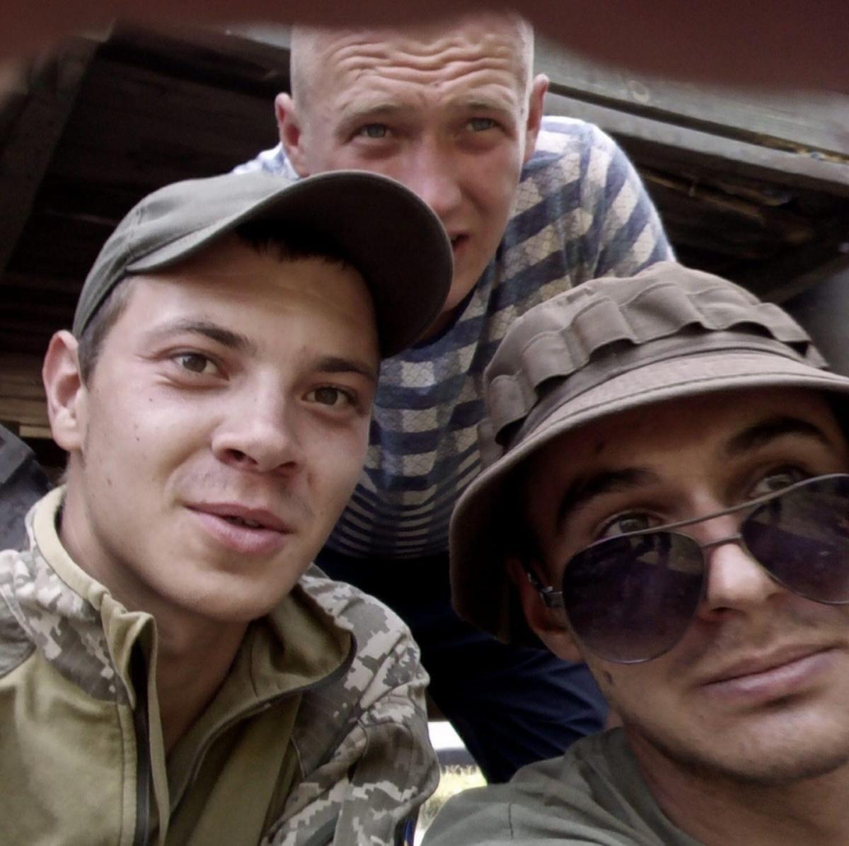 Демьян Данылив (слева) отслужил срочную службу, а впоследствии – подписал контракт с ВСУ