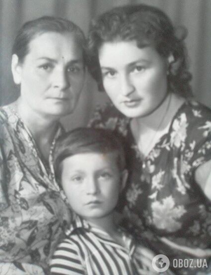 Софія Ярова з мамою Євросинією Бойко і сином, повоєнні роки.