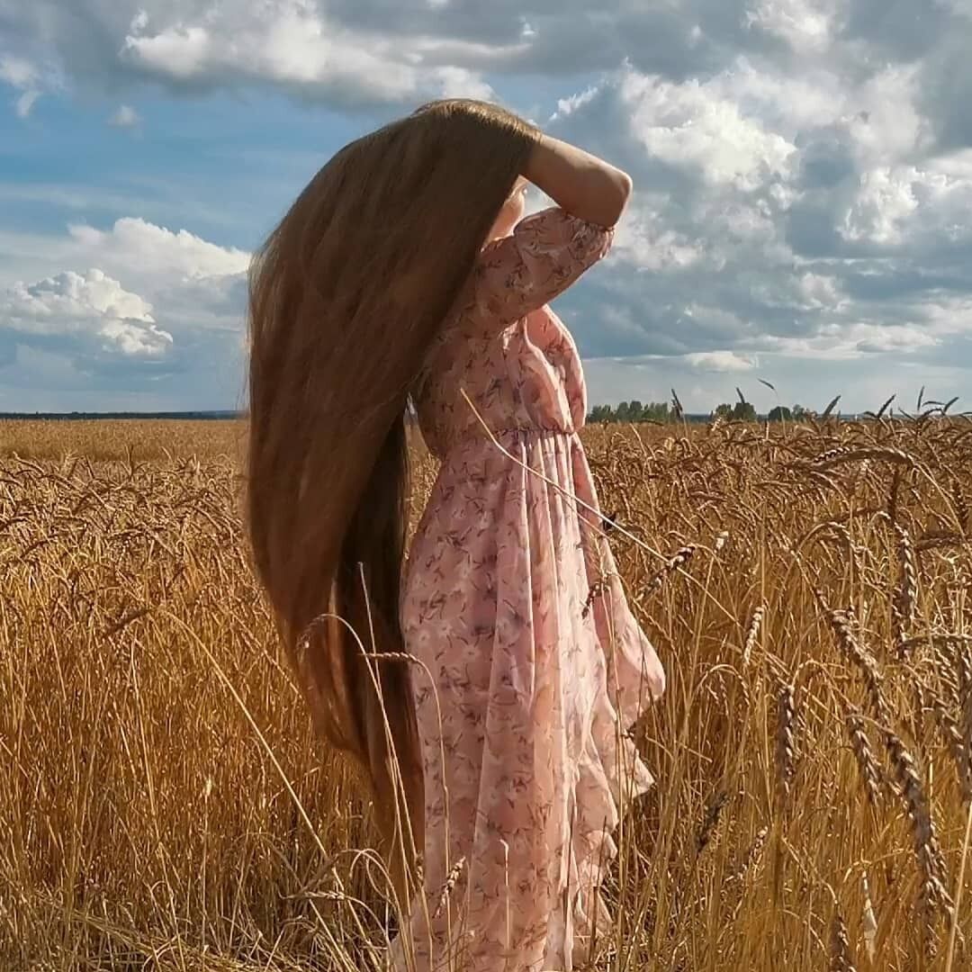 Анжелика в поле.