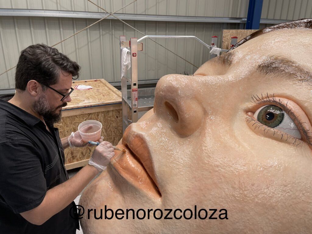 Жители Бильбао были потрясены новой скульптурой в реке