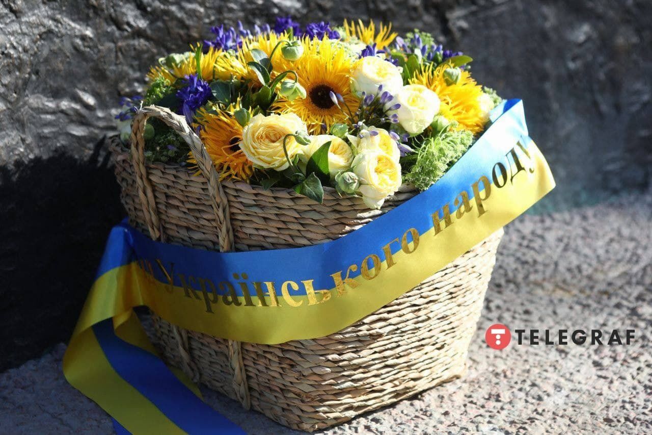 Цветы от президента возложены к памятнику казненным нацистами ромам