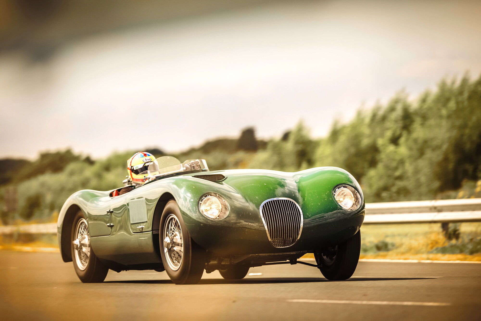 Усі спорткари будуть виготовлені вручну фахівцями фірмового підрозділу Jaguar Classic
