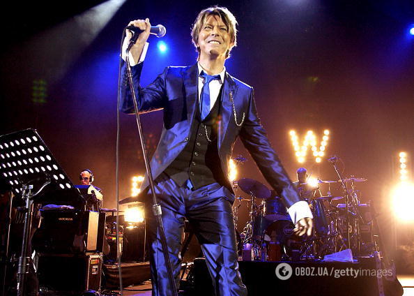 Британский рок-певец Дэвид Боуи дал концерт.