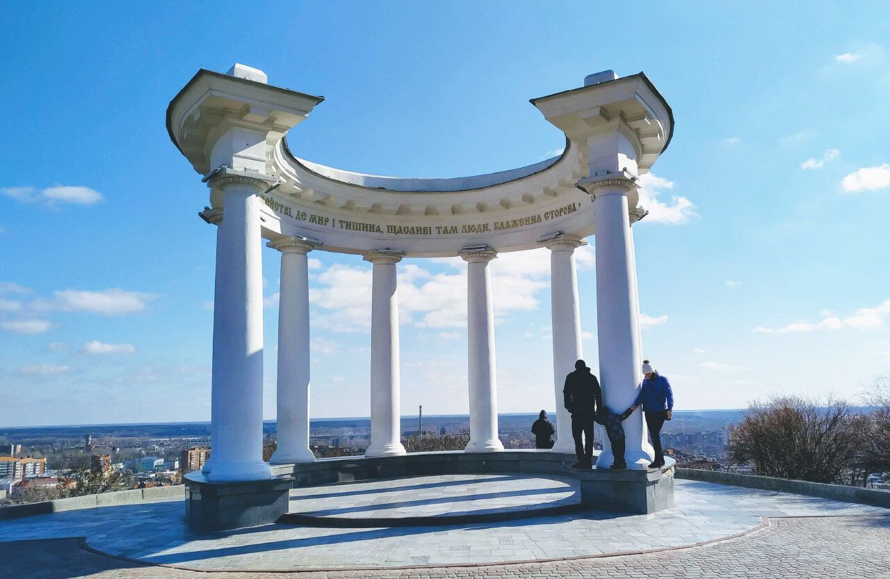 "Белая беседка" в городе Полтава