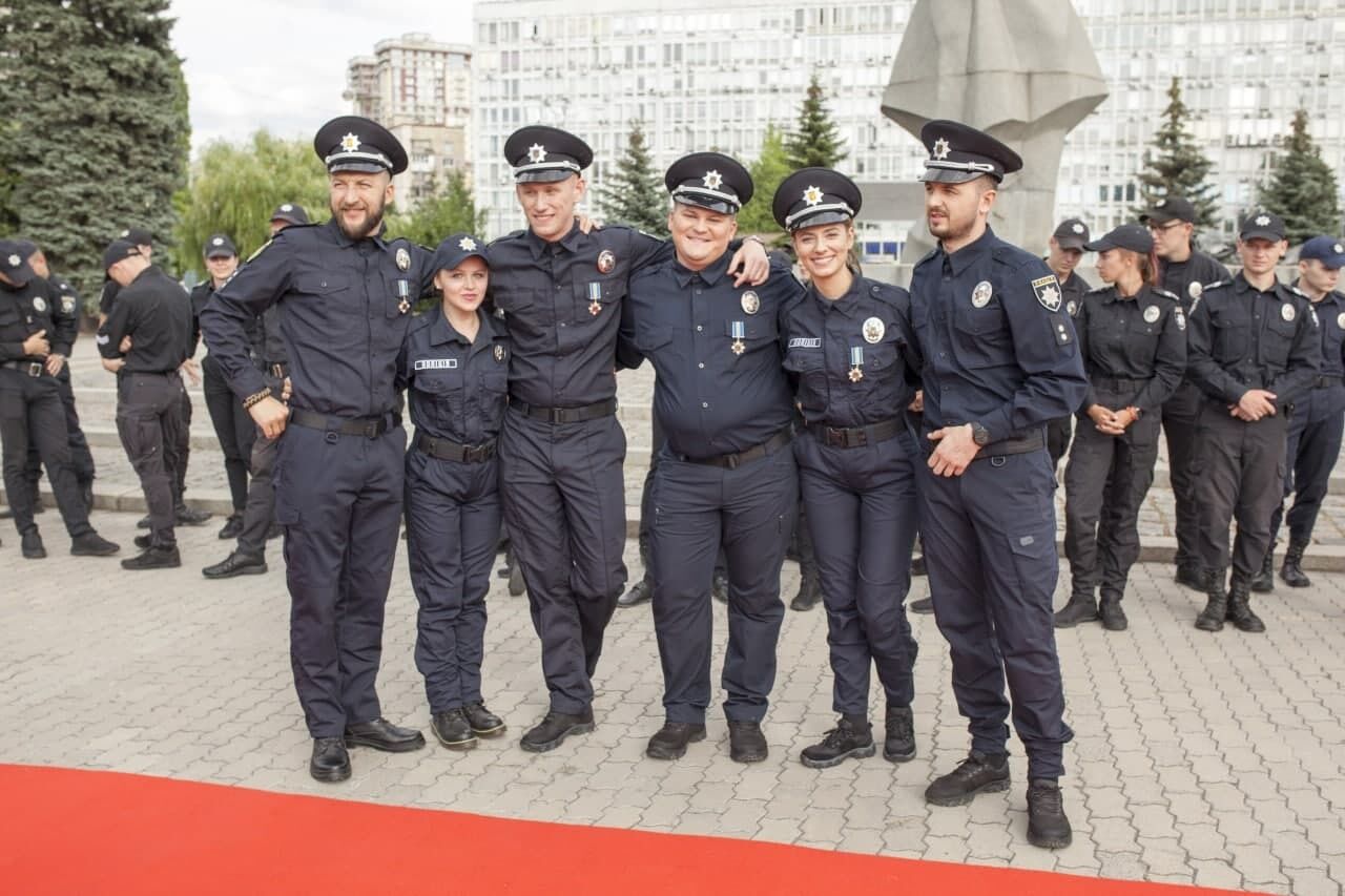 Головні ролі виконали Євген Янович, Олег Маслюк, співачка Аліна Паш та актриса Дар'я Петрожицька