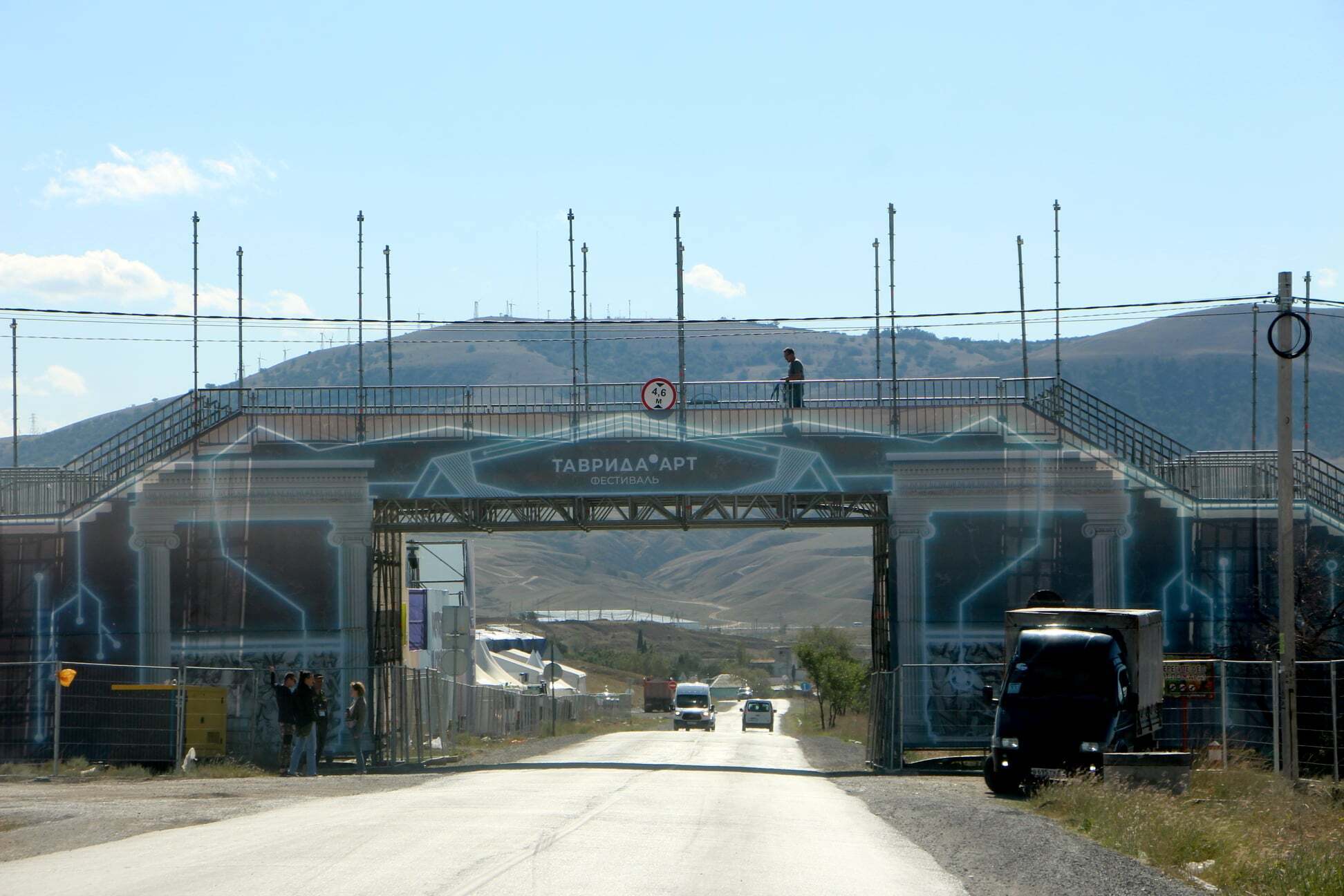 Новости Крымнаша. Крым теперь — страна заборов и вахтеров