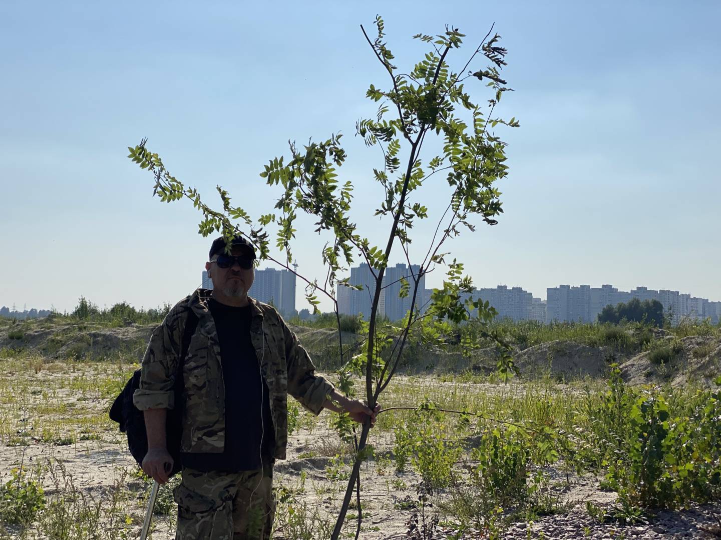 В Киеве ветераны АТО высадили деревья возле озера Вырлица, где должны построить Центр реабилитации. Фото и видео