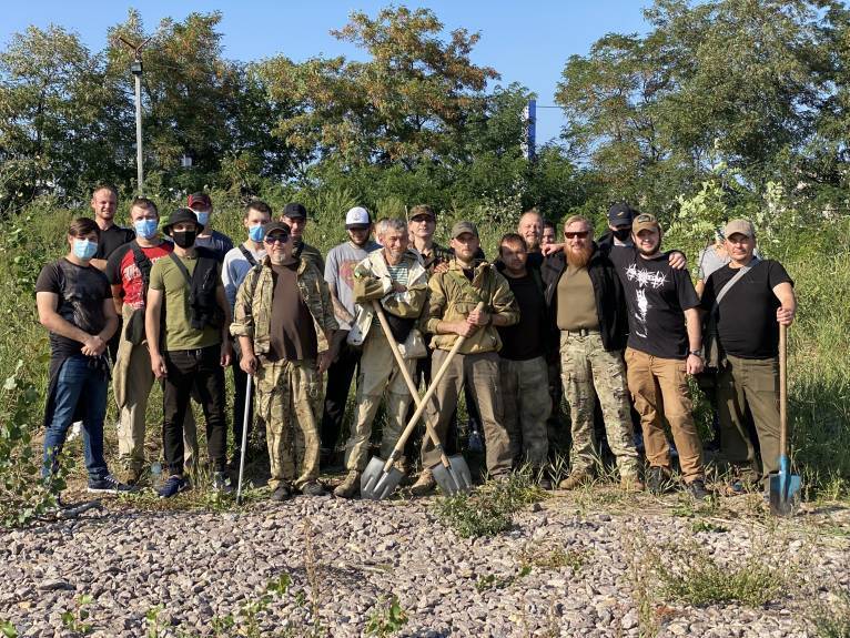 В Киеве ветераны АТО высадили деревья возле озера Вырлица, где должны построить Центр реабилитации. Фото и видео