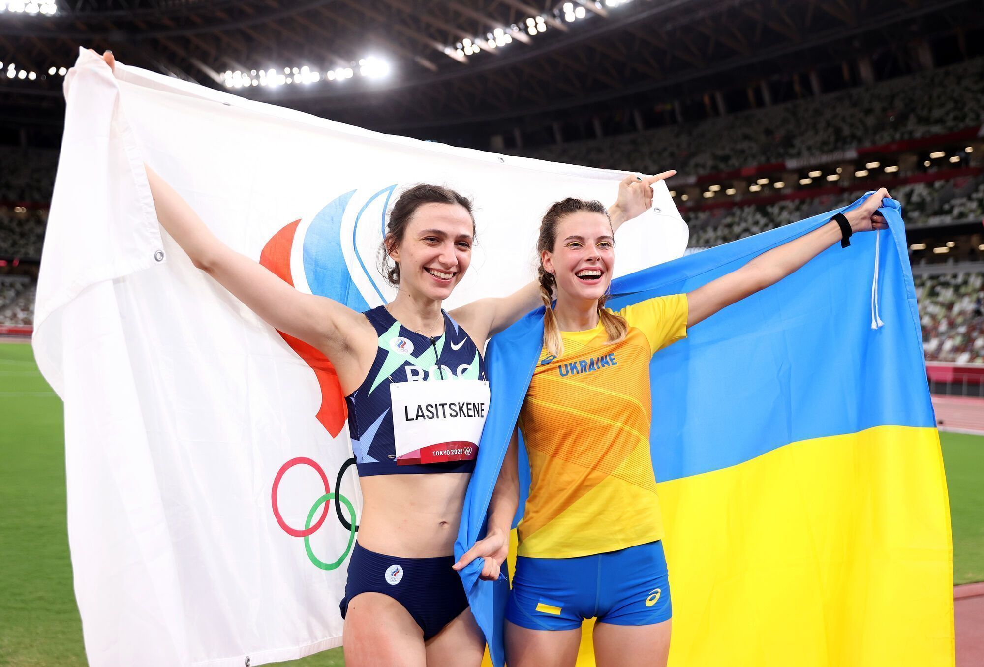 Спільне фото Ярослави Магучіх із Марією Ласіцкене на Олімпіаді