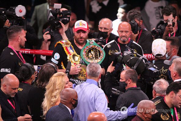 Тайсон Ф'юрі з чемпіонським поясом WBC